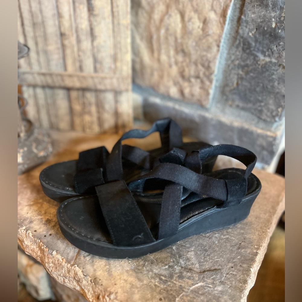 BORN Park Style Women’s Black Sandals. Sz 10.